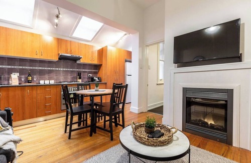 Carlton North Casa | A Carlton Classic Quaint Inner City Getaway