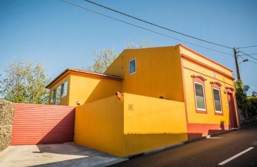 Capelas Casa | A Casa Amarela