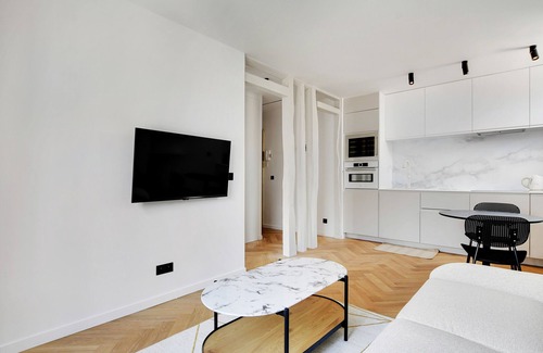 Quartier de Rochechouart Apartamento | A Charming 1-BR/1BA in Montmartre