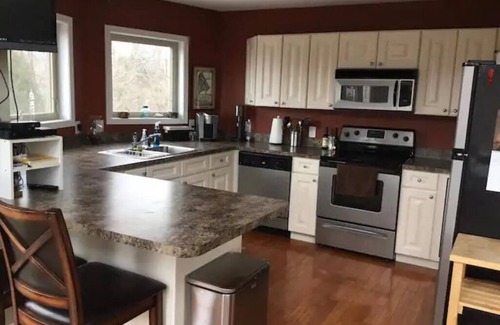Fairfield Chalet De Esquí | A charming 2-bedroom chalet with outstanding view in the Shenandoah Valley.