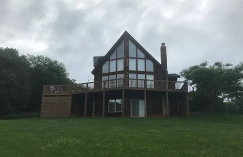 Fairfield Chalet De Esquí | A charming 2-bedroom chalet with outstanding view in the Shenandoah Valley.