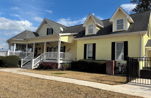Wilmington Casa | Charming 3-bedroom/3.5 bath house in Wilmington with in-ground pool on the water