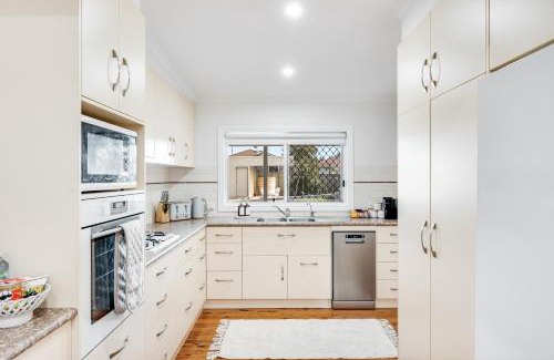 Harristown Casa | A Charming, Central & Family Friendly Cottage