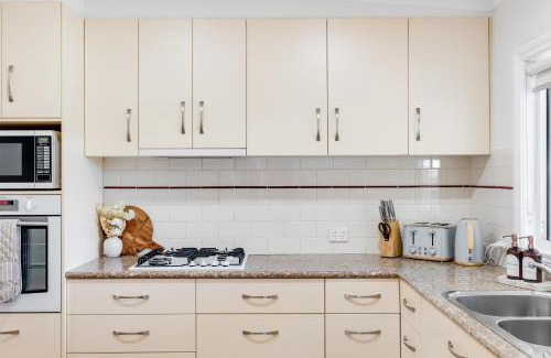 Harristown Casa | A Charming, Central & Family Friendly Cottage