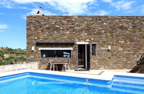 Cadaques Casa | Una encantadora casa familiar con piscina privada en Cadaqués con vistas al mar.