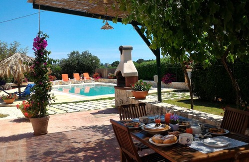 Martina Franca Casa | Un encantador refugio rural de Trulli con piscina privada