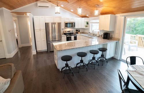 Bayshore Casa | A Cheerful 2-bedroom cottage
