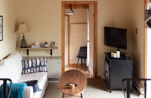 Chester Cabaña | A Chester Lakeside Retreat