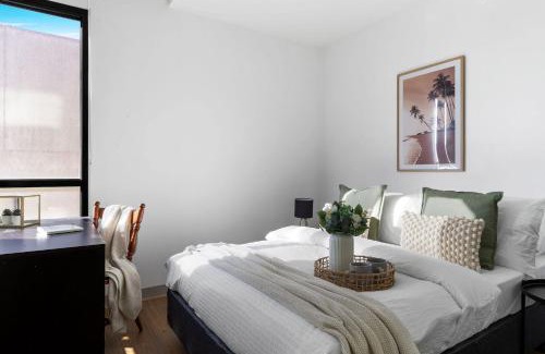 Carlton South Apartamento | A Chic 2BR Apt Near Melbourne Uni FREE Parking