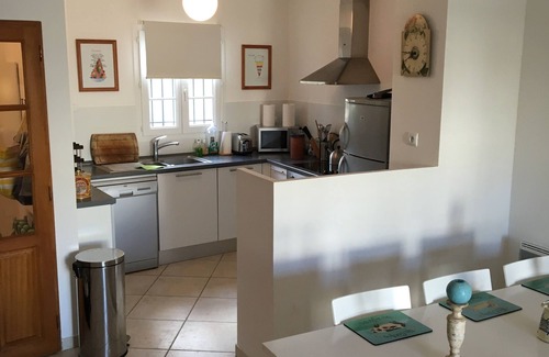 Aigues-Mortes Villa | Un elegante y confortable villa de 2 dormitorios y amarre en el desarrollo de la marina privada