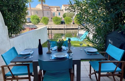 Aigues-Mortes Villa | Un elegante y confortable villa de 2 dormitorios y amarre en el desarrollo de la marina privada