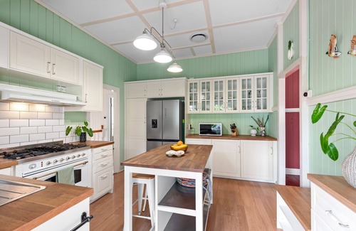 Woolloongabba Casa | A Colourful Life! 4Bed/2.5Bath/1Car ~ Queenslander