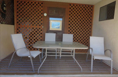 Central Okanagan Casa | Una cómoda suite de 2 habitaciones para sus vacaciones en el sur / centro de Okanagan