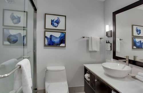 Poinciana Park Casa | A Comfortable & Spacious Room for Your Family!