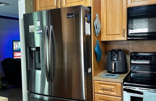 West Perrine Casa | A comfortable stay, close to everything.