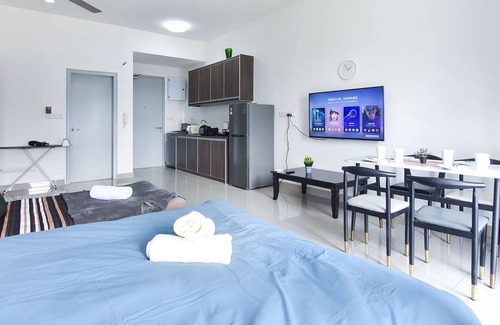 Shah Alam Apartamento | A Comfy, Utropolis Studio Near KDU, FREE Parking