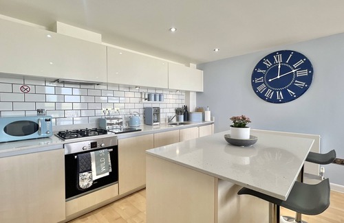 Newquay Apartamento | UN APARTAMENTO EN LA PLAYA CONTEMPORÁNEA £ 100 AHORRO EN 5 NOCHES ESTANCIA DEL 4 AL 16 DE JUNIO