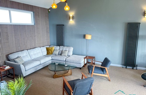 Llanstadwell Cabaña | Contemporary spacious holiday home in Llanstadwell Pembrokeshire