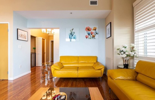 Waterfront Condominio | A Corner Unit with OCEAN VIEWS from EVERY ROOM
