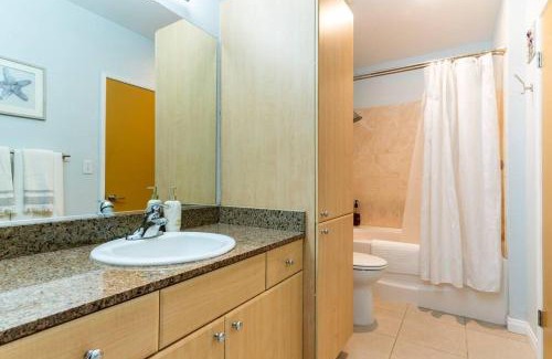 Waterfront Apartamento | A Corner Unit with OCEAN VIEWS from EVERY ROOM