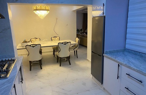Ibadan Casa | A Cosy 5 bedroom, 2 living-room 2 kitchen and 6 bathroom available for short let