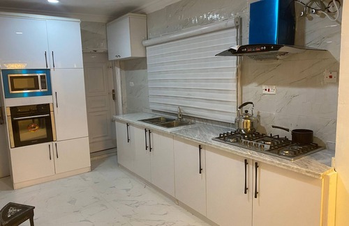 Ibadan Casa | A Cosy 5 bedroom, 2 living-room 2 kitchen and 6 bathroom available for short let