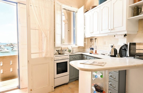 Birzebbuga Casa | A Cosy Nest Overlooking The Sea, Birżebbuġa, Malta