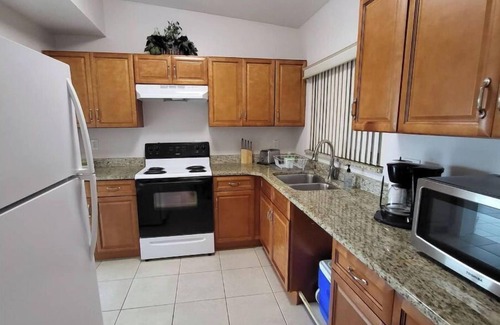 Crystal Lake Casa | A Cottage on Lake Near Universities and colleges. close to shops and downtown