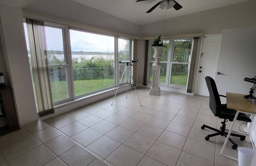 Crystal Lake Casa | A Cottage on Lake Near Universities and colleges. close to shops and downtown