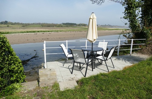 Fethard on Sea Cabaña | Una casa de campo en el borde de las aguas en una posición idílica.