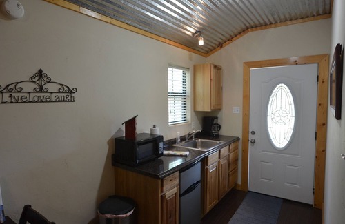 Wimberley Cabina | A Country Place - The Outhouse