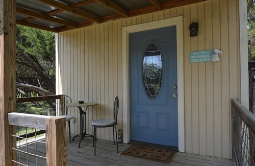 Wimberley Cabina | A Country Place - The Outhouse