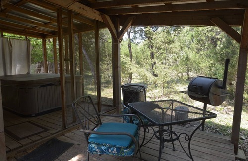 Wimberley Cabina | A Country Place - The Outhouse