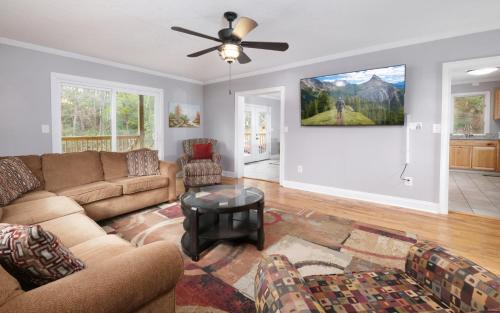 Gatlinburg - Pigeon Forge Villa | A Country Retreat