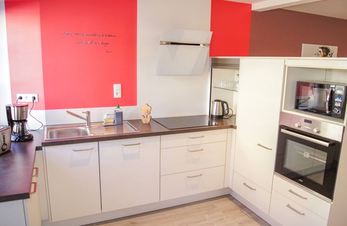 Rosheim Apartamento | Una casa de campo acogedora y confortable con vistas a la casa románica.
