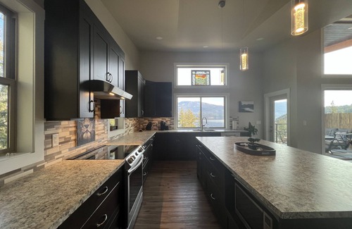Blind Bay Casa | A Cozy And Modern Retreat On Shuswap Lake