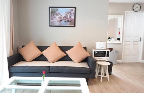 Saen Suk Condominio | A Cozy and Spacious Beachfront Condo with only One Minute walk to the beach!