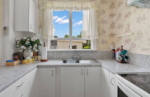 Te Awamutu Casa | A cozy art deco farmhouse within walking distances to all amenities in town.