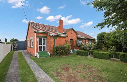 Te Awamutu Casa | A cozy art deco farmhouse within walking distances to all amenities in town.