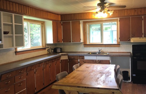 Slocan Casa | A cozy basecamp for your summer and winter adventures