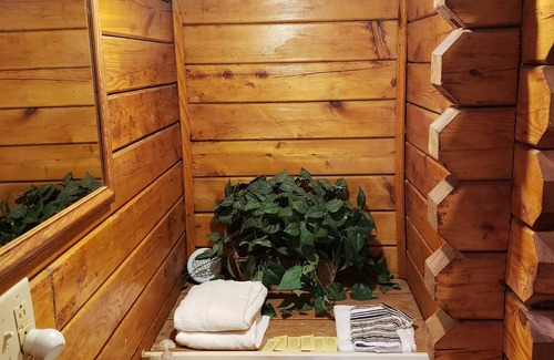 White Cabina | A cozy Cabin in the Laurel Highlands