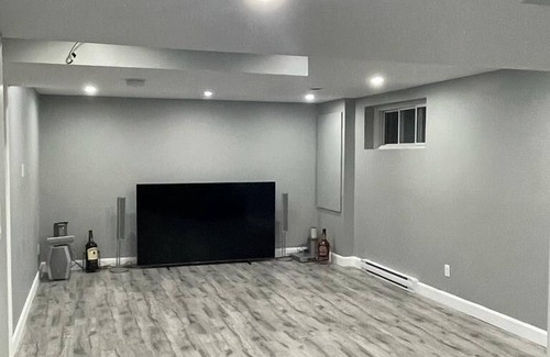 Vaudreuil Casa | A cozy cool basement for guest