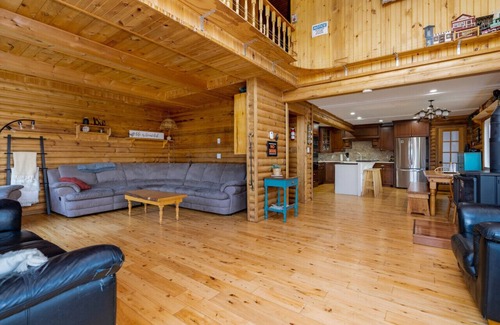 Kimberley Cabaña | A Cozy Country Retreat * Indoor Hot Tub * Ski * Wi-Fi
