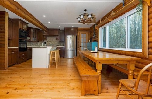 Kimberley Cabaña | A Cozy Country Retreat * Indoor Hot Tub * Ski * Wi-Fi
