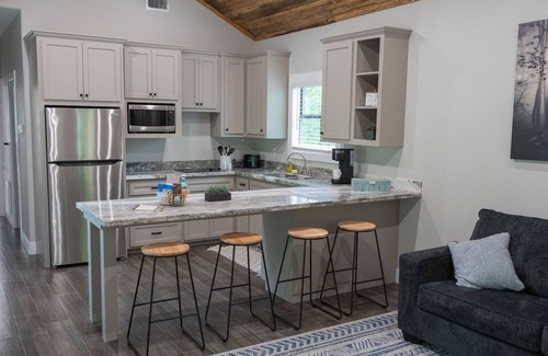 Livingston Cabina | A Cozy Getaway Right on the Water, Two Creeks Crossing Resort