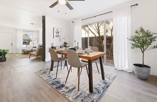 Citrus Heights Casa | A Cozy Haven in the Heart of Sacramento, King Bed