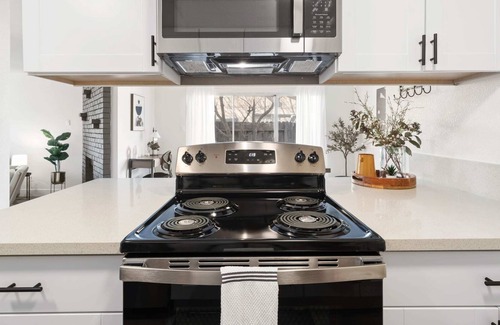 Citrus Heights Casa | A Cozy Haven in the Heart of Sacramento, King Bed