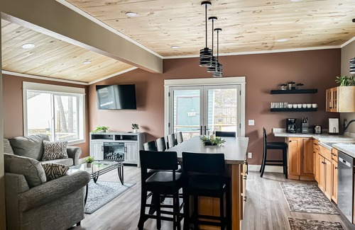 Stillwater Casa | A cozy home nestled in the heart of the river bluffs.