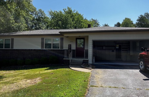 Heber Springs Casa | A cozy lake retreat with all the amenities and a fireplace.