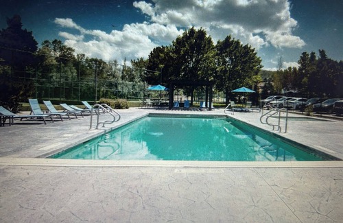 Ogden Condominio | A Cozy Mountain Retreat with boat parking fun for the whole family.